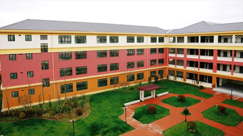 [浦東]龔路中學:浦東新區(qū)教育局領導蒞臨龔路中學新校區(qū)開展視察調研工作