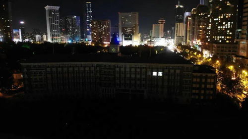 流光璀璨 明燭山海 大連市第二十四中學為高三學子加油,為黨百年慶生