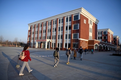 做足&ldquo;功課&rdquo;保安全--新疆中小學和中職學校全面開學