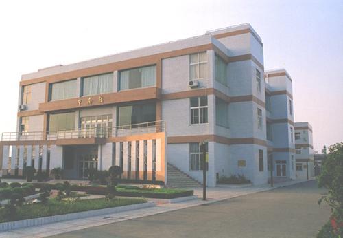 海門(mén)市三廠中學(xué)