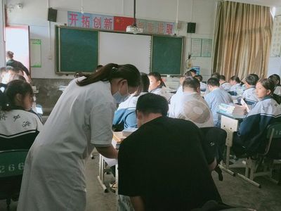 丹棱縣雙橋中學(xué)開展教室視覺環(huán)境調(diào)查