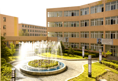 育園中學(xué) 培育英才的搖籃