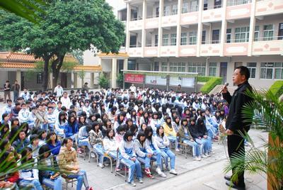 中山市龍山中學(xué)簡介