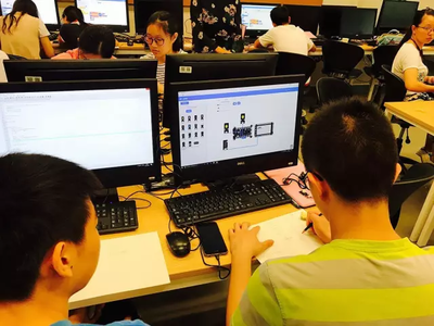 在“玩”中學(xué)——2017中學(xué)生智能產(chǎn)品設(shè)計(jì)暑期工作坊